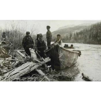 norman-wells-historical-society-moose-skin-canoe.JPG